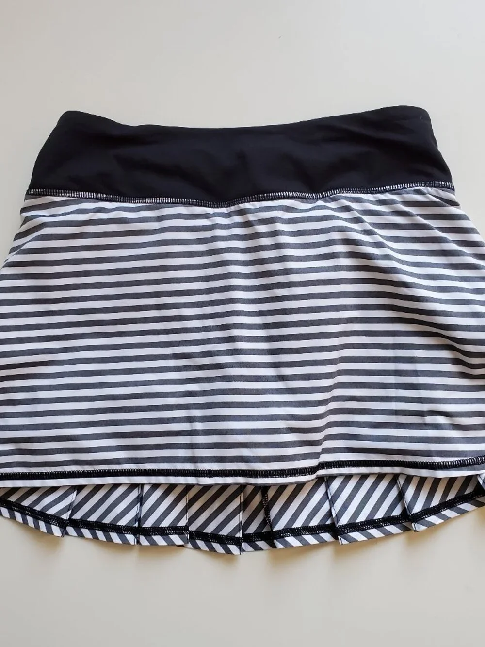 Lululemon Run Pace Setter Skirt Classic Black and White